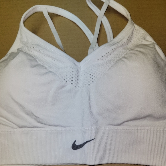 4 Nike Sports bras Med - Picture 7 of 16
